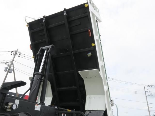 Mitsubishi FIGHTER 2025-10 7606828-10
