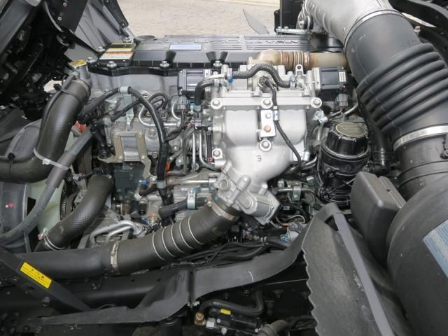 Mitsubishi FIGHTER 2025-10 7606828-23