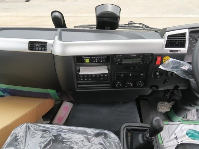 Mitsubishi FIGHTER 2025-10 7606828-28