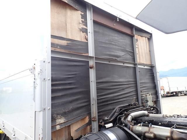 Mitsubishi FIGHTER 2011-12 7606858-26