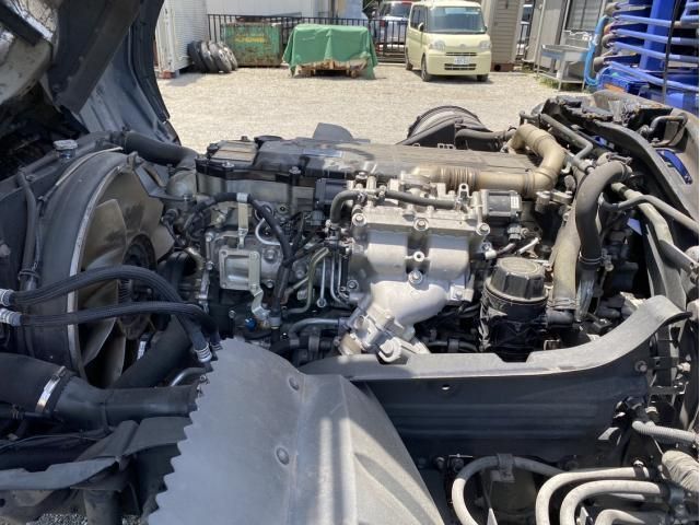Mitsubishi FIGHTER 2012-04 7606845-27