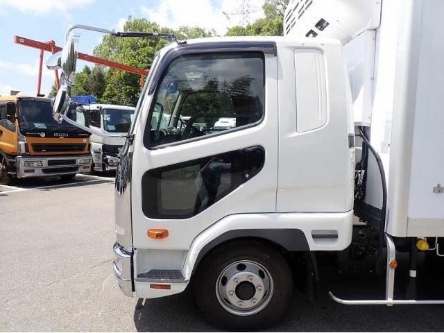 Mitsubishi FIGHTER 2026-02 7606832-11