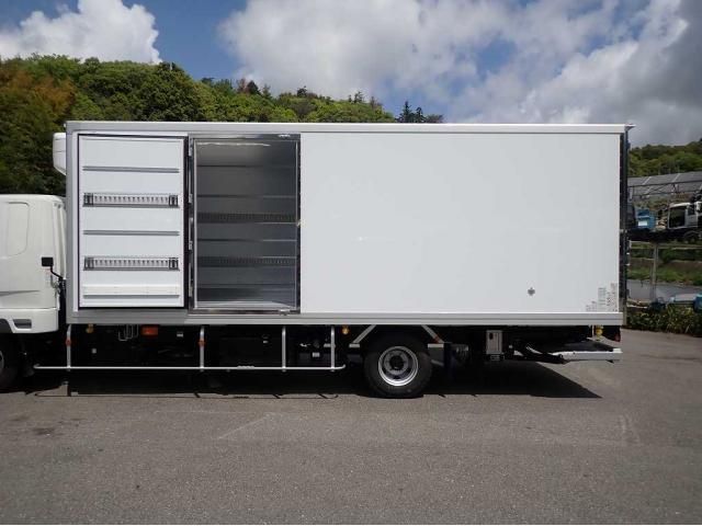 Mitsubishi FIGHTER 2026-02 7606832-5