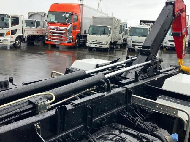 Mitsubishi FIGHTER 2021-06 7710217-8