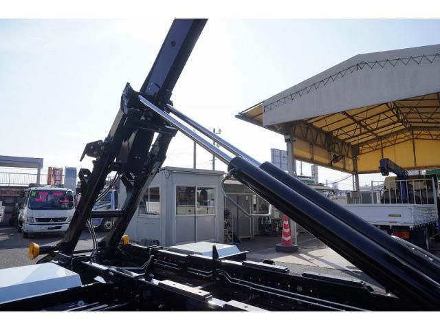 Mitsubishi FIGHTER 2024-10 7710144-21