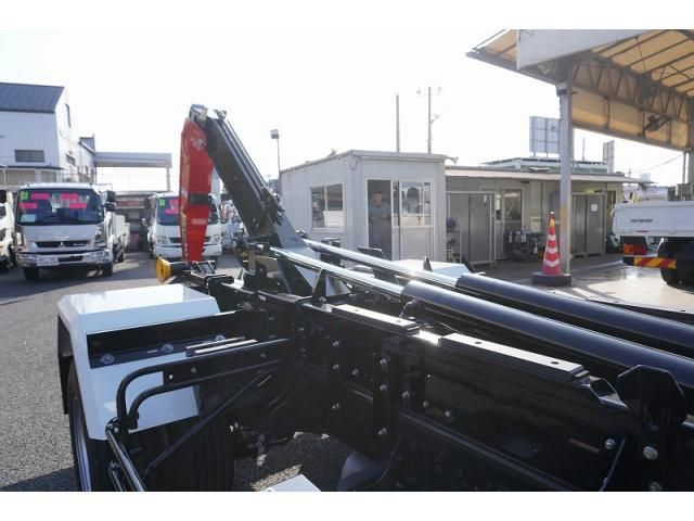 Mitsubishi FIGHTER 2024-10 7710144-23