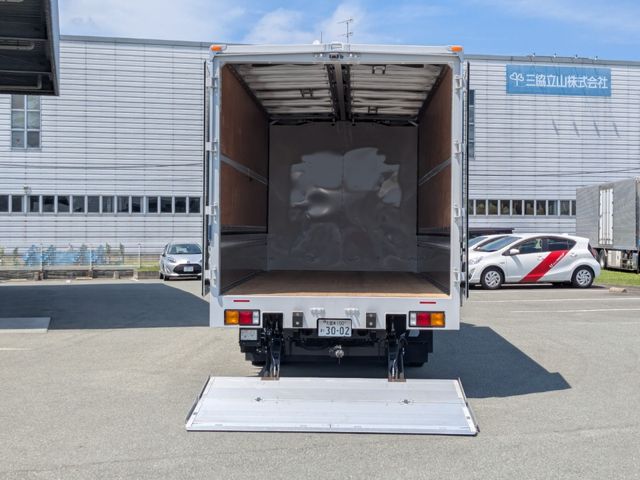 Mitsubishi FIGHTER 2025-12 7710171-21