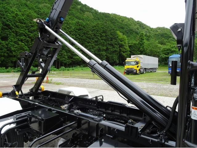 Mitsubishi FIGHTER 2026-02 7710184-13