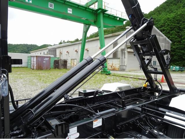Mitsubishi FIGHTER 2026-02 7710184-14