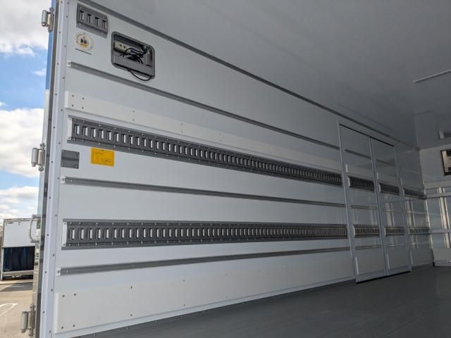 Mitsubishi FIGHTER 2025-12 7710165-21