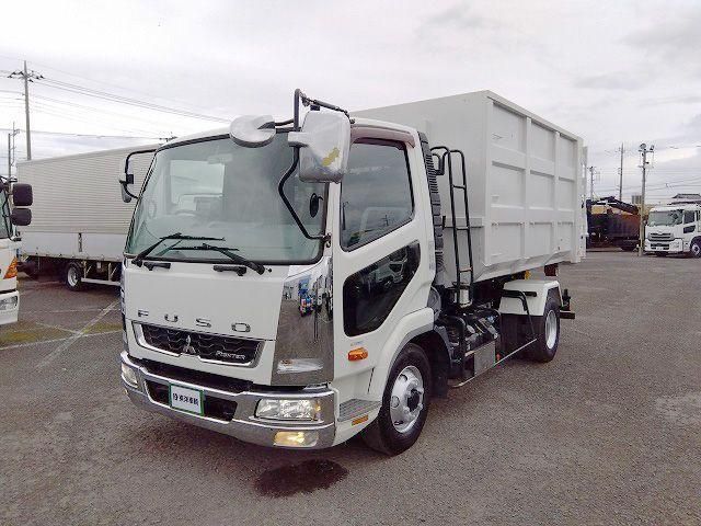 Mitsubishi FIGHTER 2014-08 7737865-0