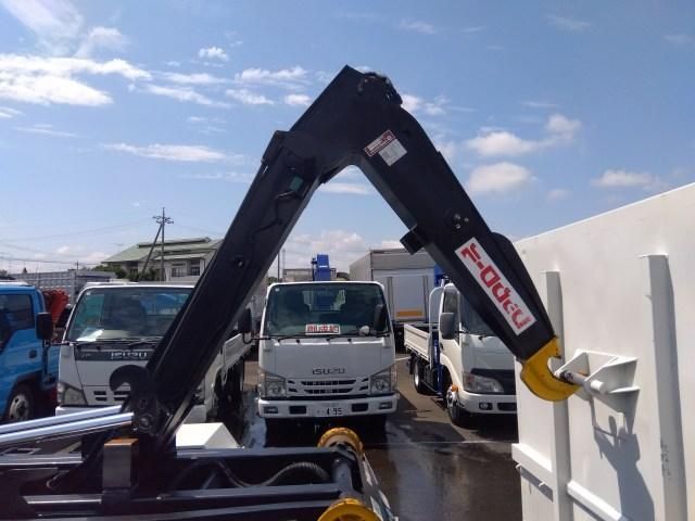 Mitsubishi FIGHTER 2014-08 7737865-10