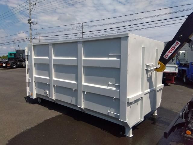 Mitsubishi FIGHTER 2014-08 7737865-11