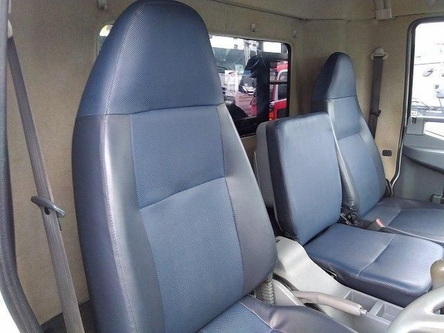 Mitsubishi FIGHTER 2014-08 7737865-13