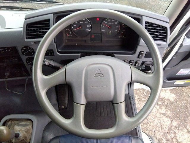 Mitsubishi FIGHTER 2014-08 7737865-14