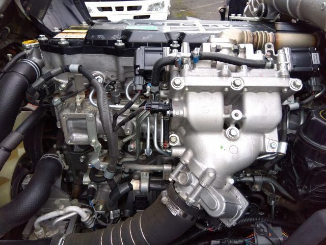 Mitsubishi FIGHTER 2014-08 7737865-17