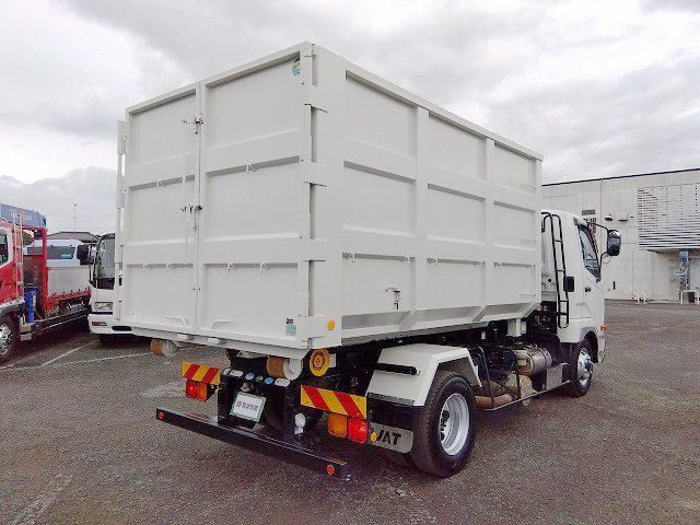 Mitsubishi FIGHTER 2014-08 7737865-3