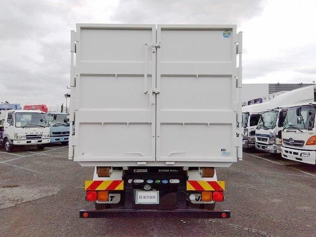Mitsubishi FIGHTER 2014-08 7737865-4