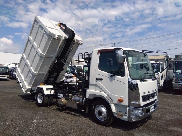 Mitsubishi FIGHTER 2014-08 7737865-6