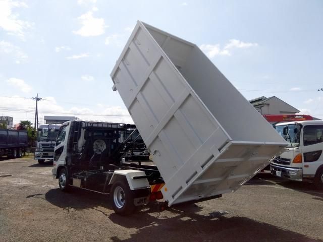 Mitsubishi FIGHTER 2014-08 7737865-7