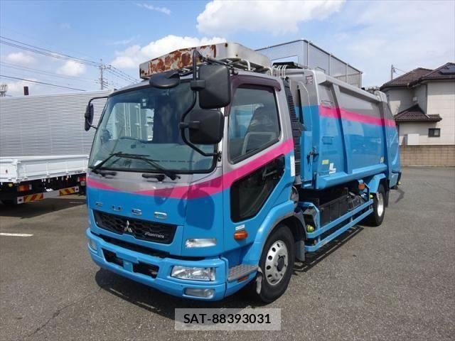 Mitsubishi FIGHTER 2014-04 7784884-0