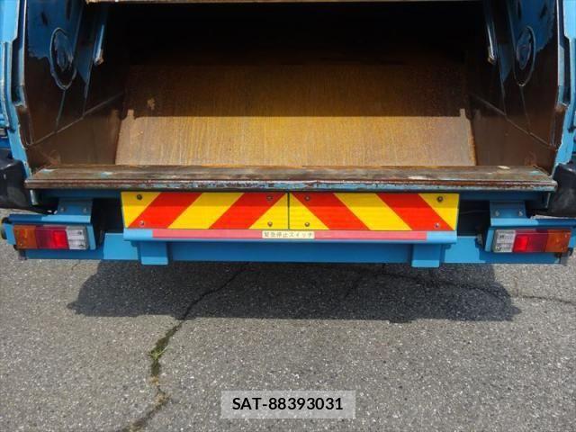Mitsubishi FIGHTER 2014-04 7784884-12
