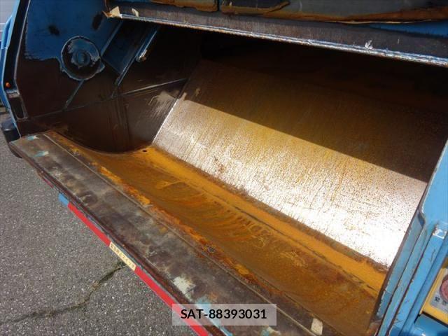 Mitsubishi FIGHTER 2014-04 7784884-13