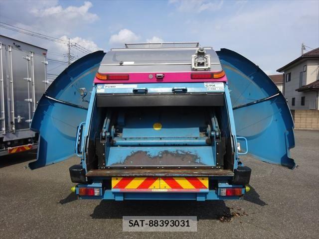 Mitsubishi FIGHTER 2014-04 7784884-16