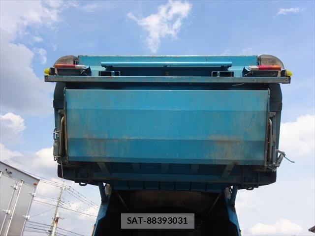 Mitsubishi FIGHTER 2014-04 7784884-17