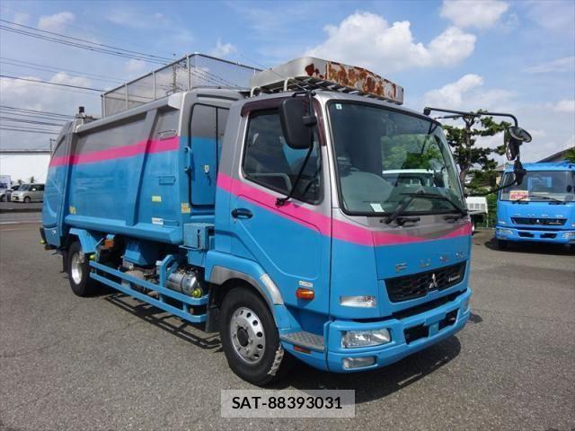 Mitsubishi FIGHTER 2014-04 7784884-1