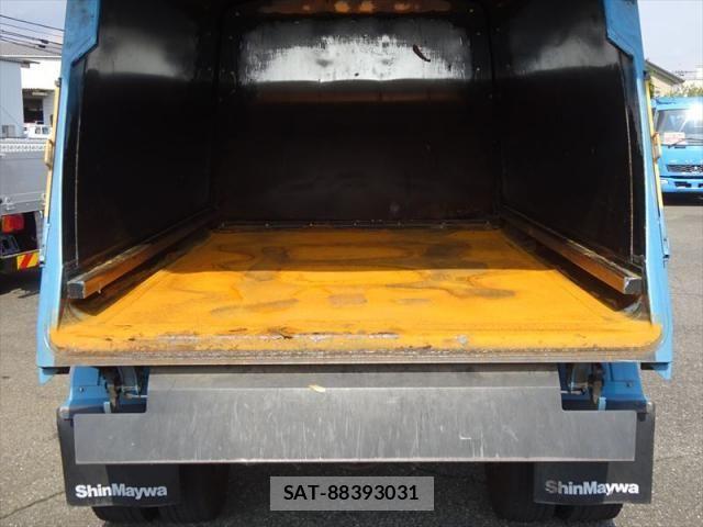 Mitsubishi FIGHTER 2014-04 7784884-19