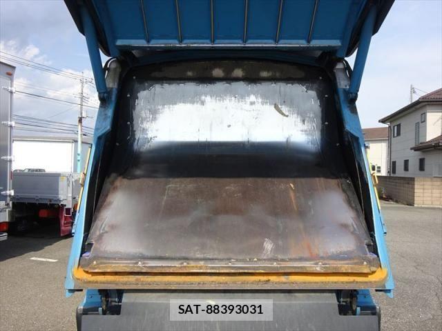 Mitsubishi FIGHTER 2014-04 7784884-21