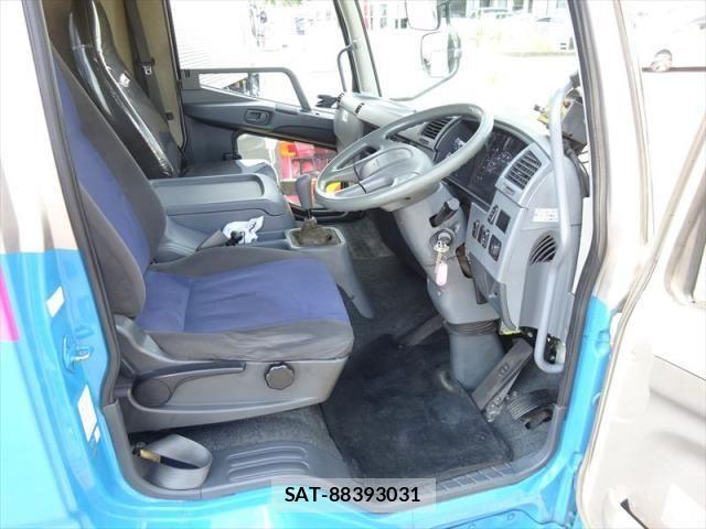 Mitsubishi FIGHTER 2014-04 7784884-23