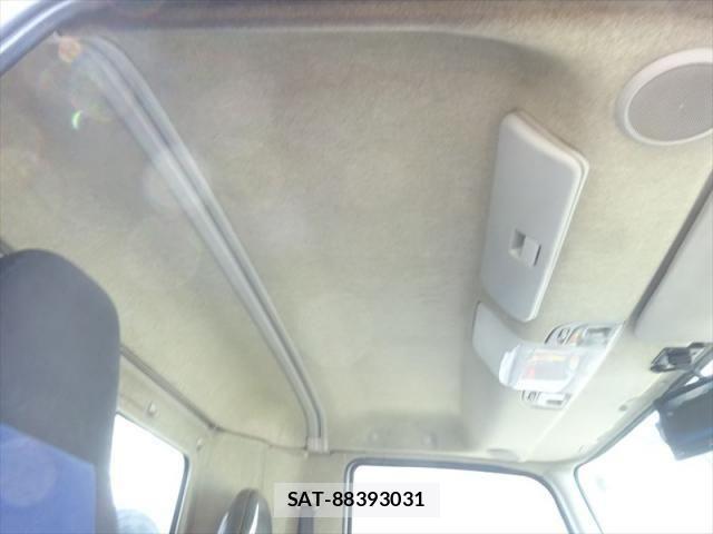 Mitsubishi FIGHTER 2014-04 7784884-24