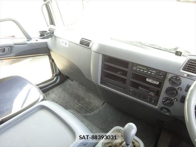Mitsubishi FIGHTER 2014-04 7784884-27