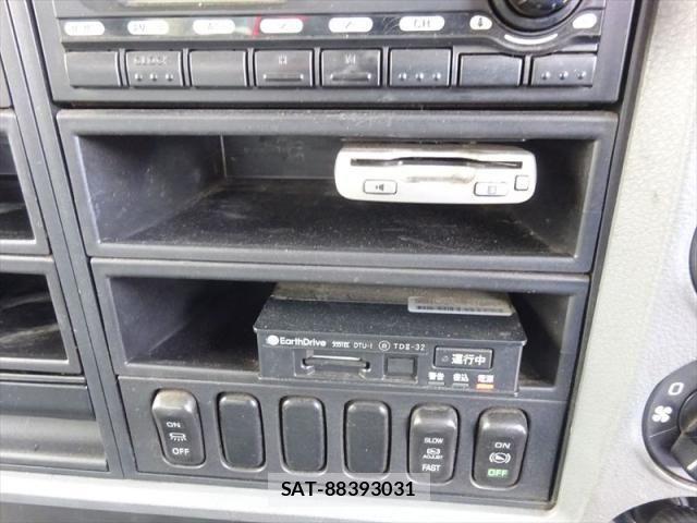 Mitsubishi FIGHTER 2014-04 7784884-28