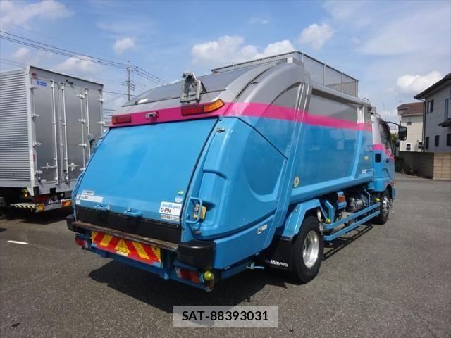 Mitsubishi FIGHTER 2014-04 7784884-3