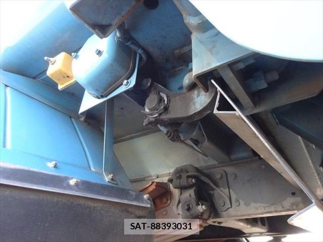 Mitsubishi FIGHTER 2014-04 7784884-6