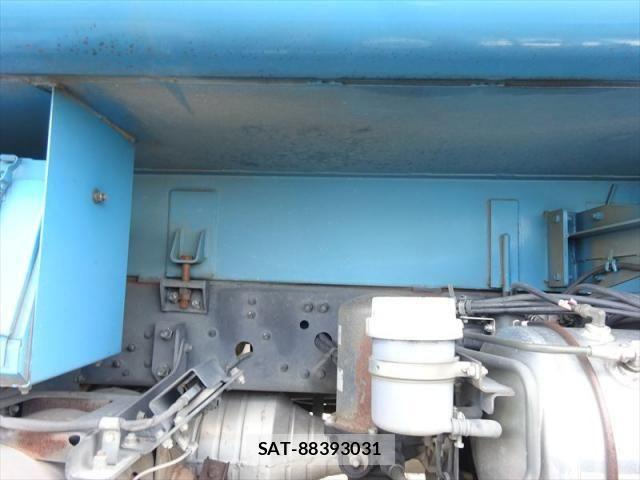 Mitsubishi FIGHTER 2014-04 7784884-7