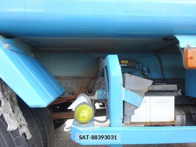 Mitsubishi FIGHTER 2014-04 7784884-8
