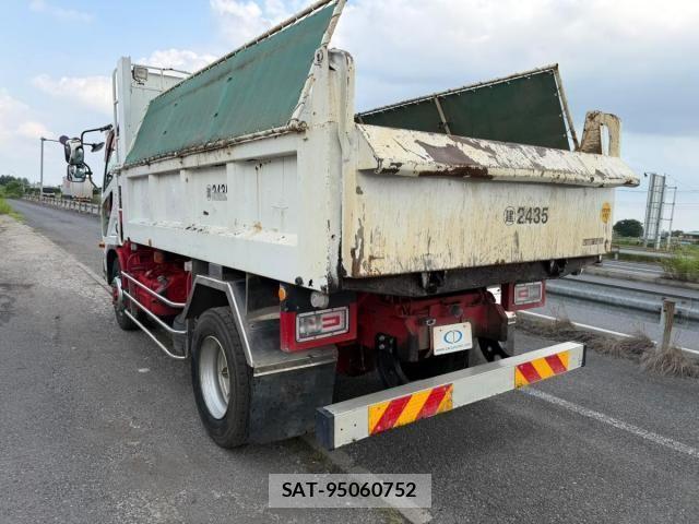 Mitsubishi FIGHTER 2014-11 7784885-9
