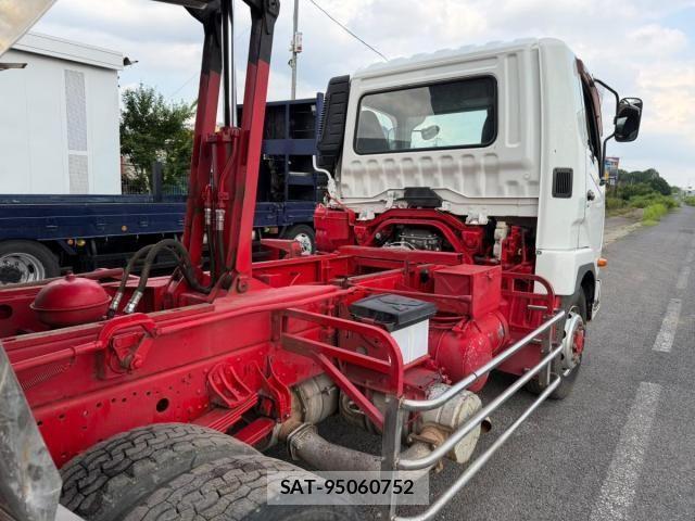 Mitsubishi FIGHTER 2014-11 7784885-12