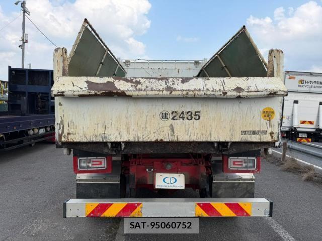 Mitsubishi FIGHTER 2014-11 7784885-8