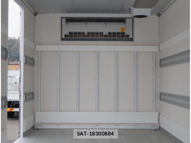 Mitsubishi FIGHTER 2025-08 7784895-11