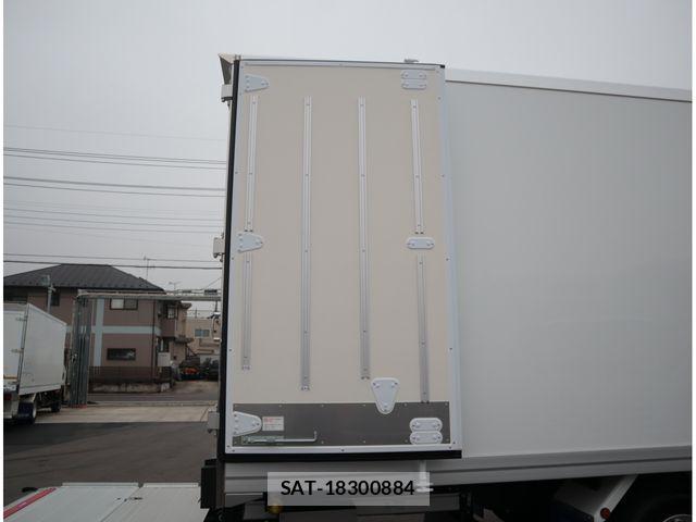 Mitsubishi FIGHTER 2025-08 7784895-14