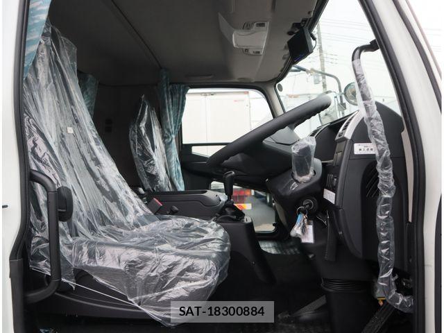 Mitsubishi FIGHTER 2025-08 7784895-19