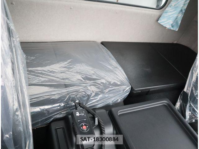 Mitsubishi FIGHTER 2025-08 7784895-25