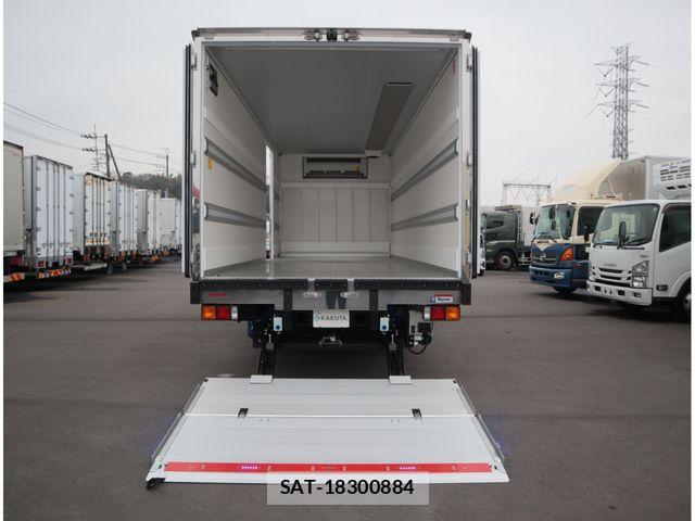 Mitsubishi FIGHTER 2025-08 7784895-6
