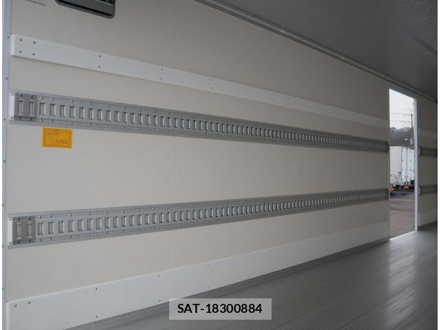 Mitsubishi FIGHTER 2025-08 7784895-8