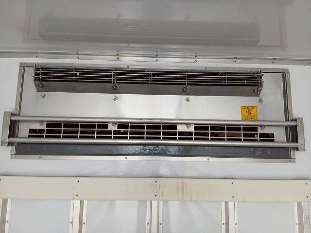 Mitsubishi FIGHTER 2022-09 7864682-26